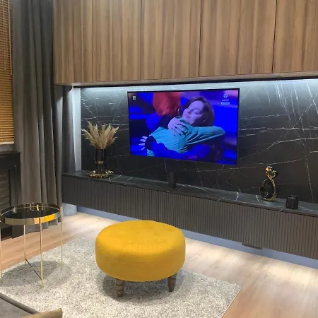 Luxury Wyszynskiego Daire *